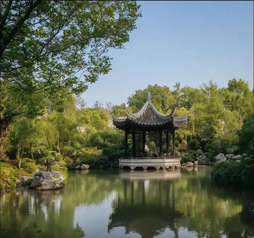 双鸭山雨韵服装业有限公司